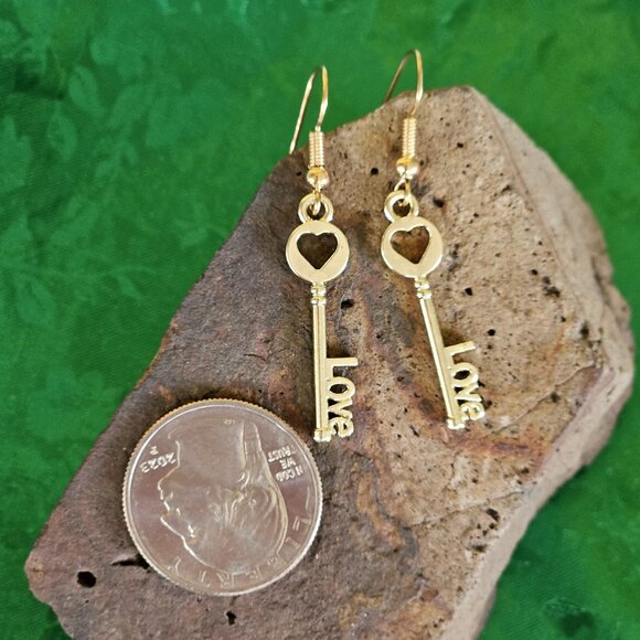 💖🗝️L-O-V-E "SPELLed" Out💖🗝️Key Earrings - NWOT💖🗝️ - Picture 1 of 6